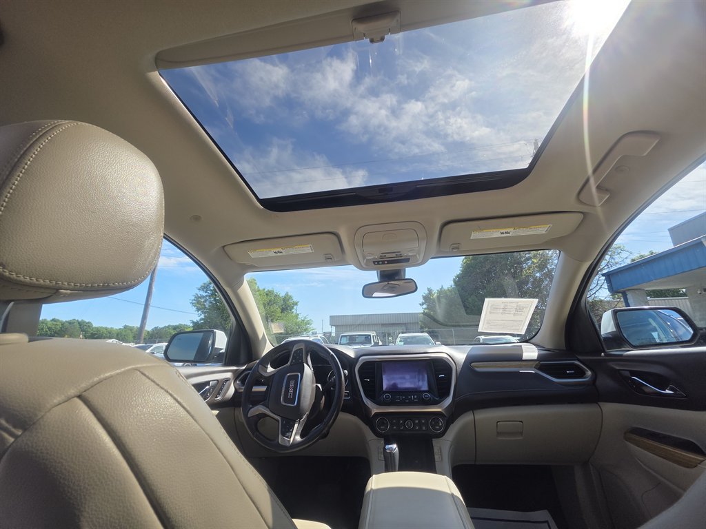 2018 GMC Acadia Denali - Photo 9