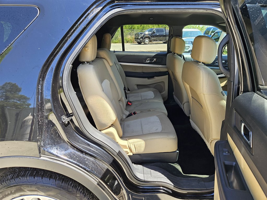 2017 Ford Explorer Base photo 8