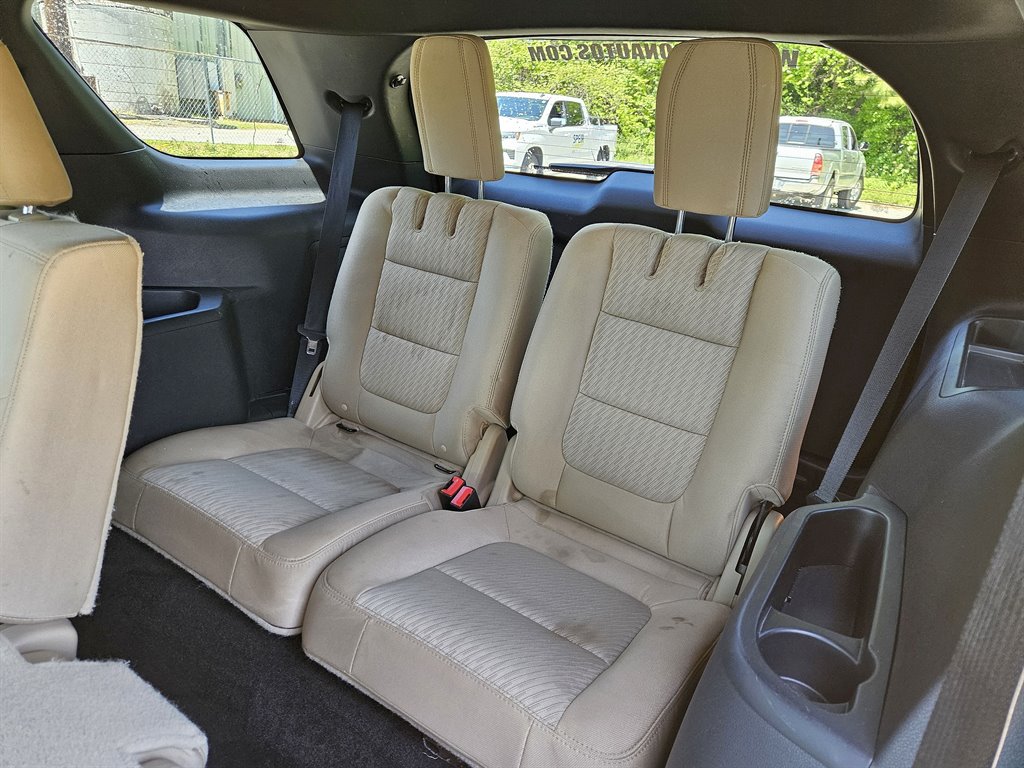 2017 Ford Explorer Base photo 6