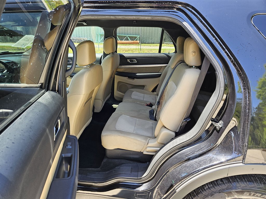 2017 Ford Explorer Base photo 5