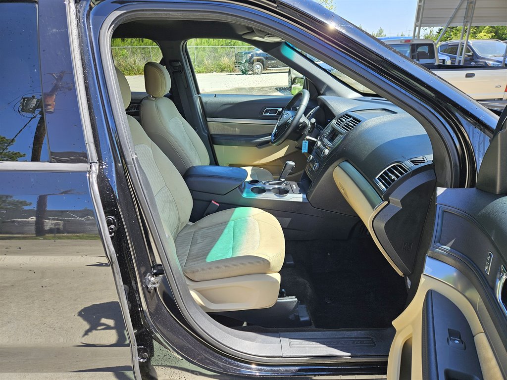 2017 Ford Explorer Base photo 7