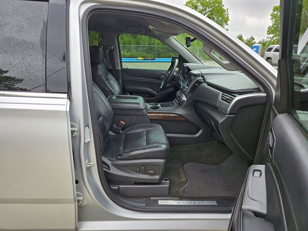 2017 Chevrolet Tahoe LT photo 7