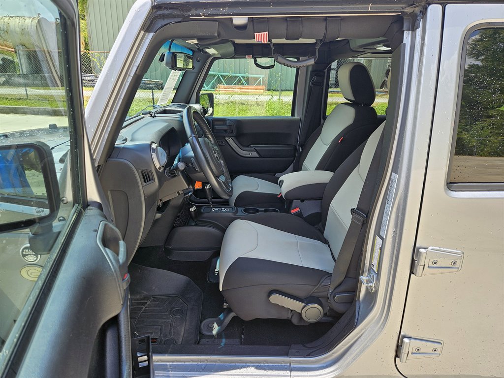 2015 Jeep Wrangler Unlimited Sport photo 4