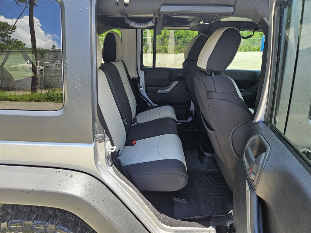 2015 Jeep Wrangler Unlimited Sport photo 7