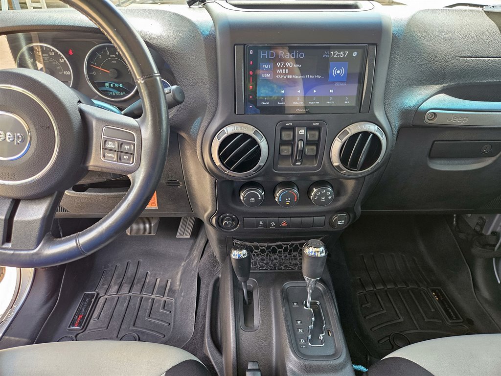 2015 Jeep Wrangler Unlimited Sport photo 9