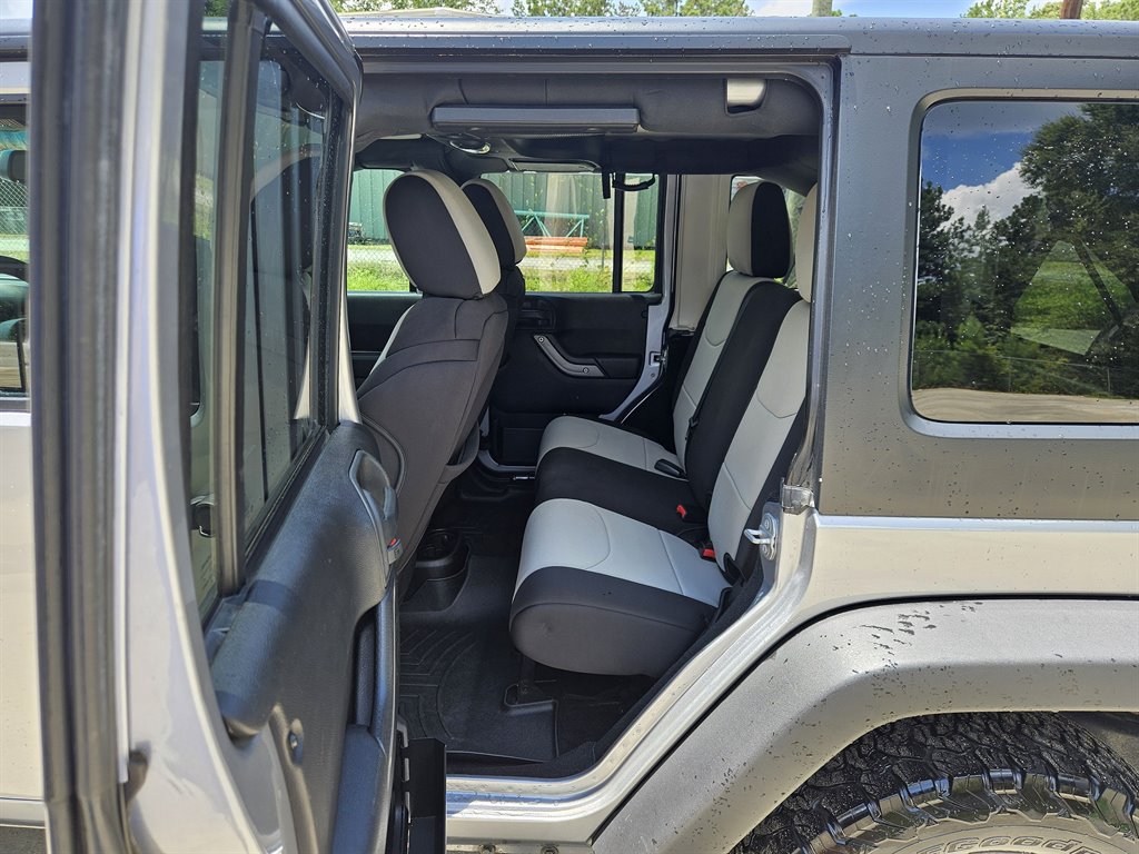2015 Jeep Wrangler Unlimited Sport photo 5