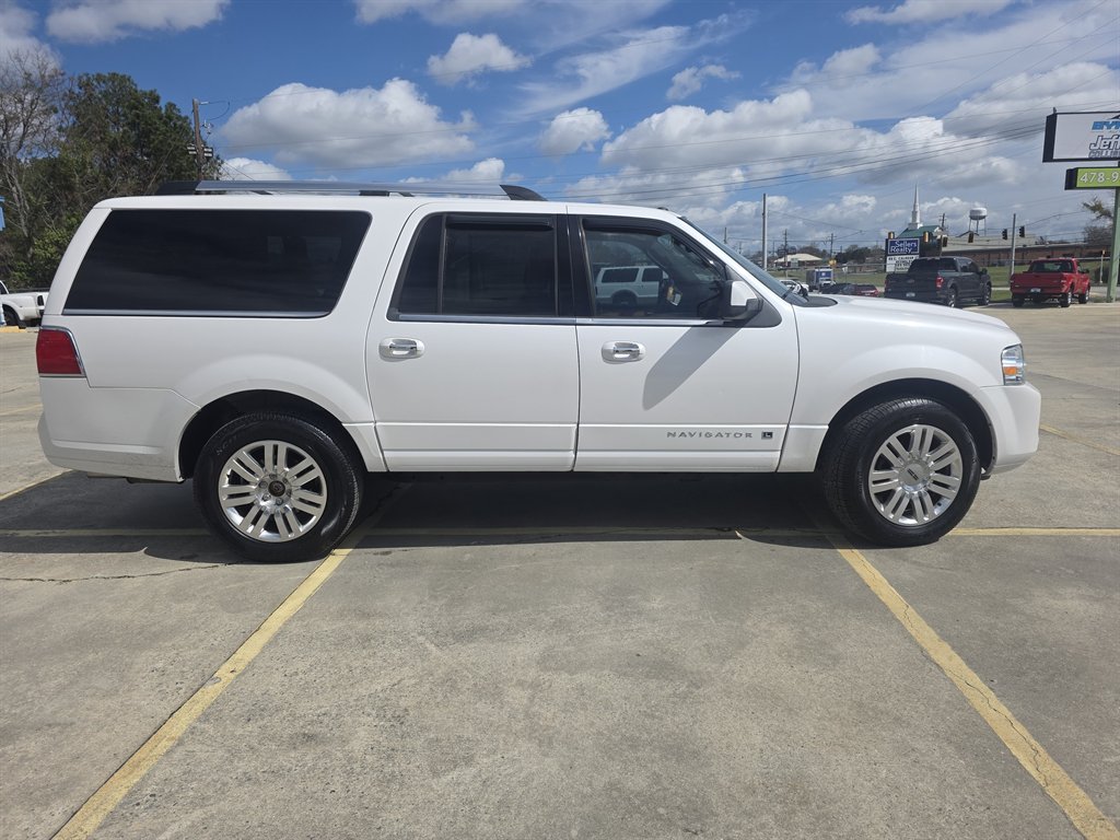 2012 Lincoln Navigator Base