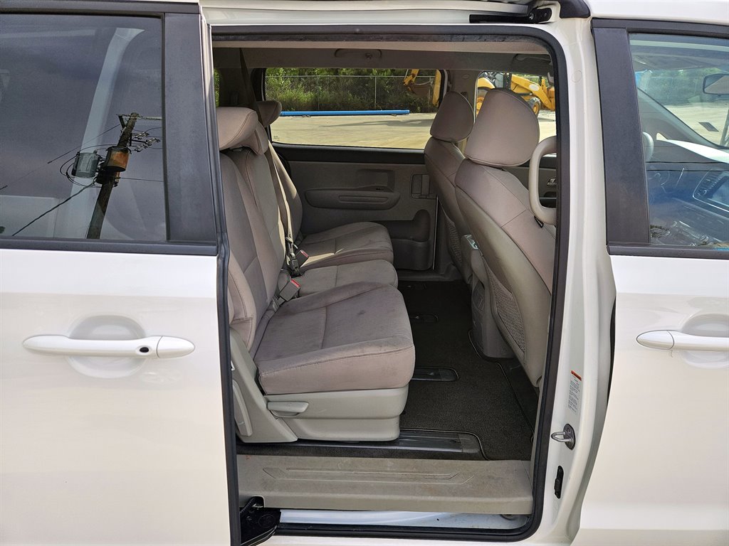2021 Kia Sedona LX photo 8