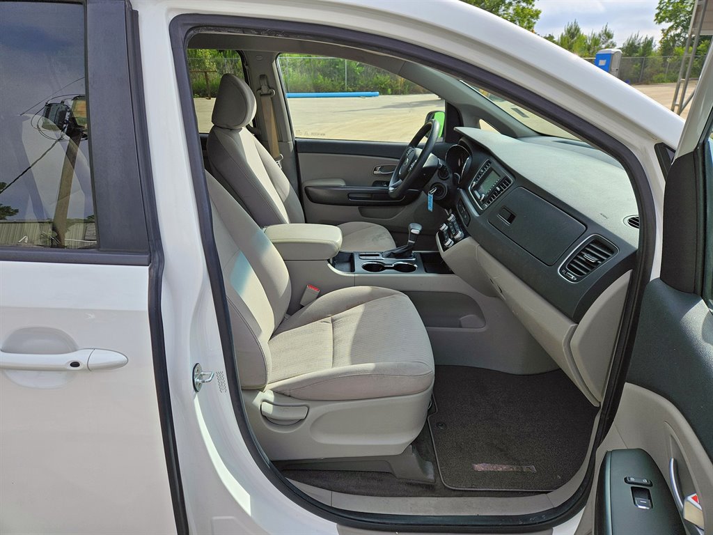 2021 Kia Sedona LX photo 7