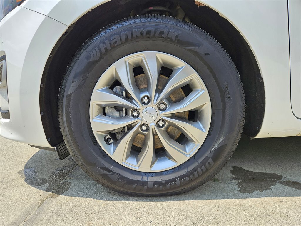 2021 Kia Sedona LX photo 3